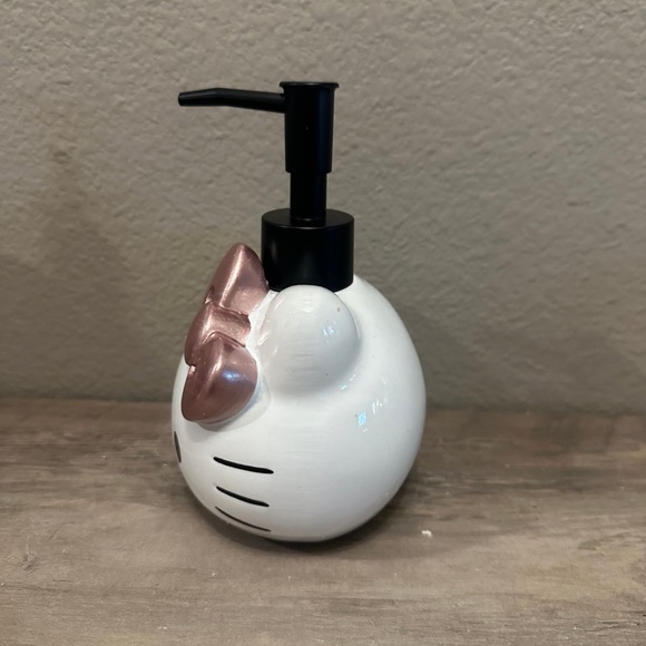 COPY - Hello Kitty Soap/Lotion Dispenser - Picture 2 of 3